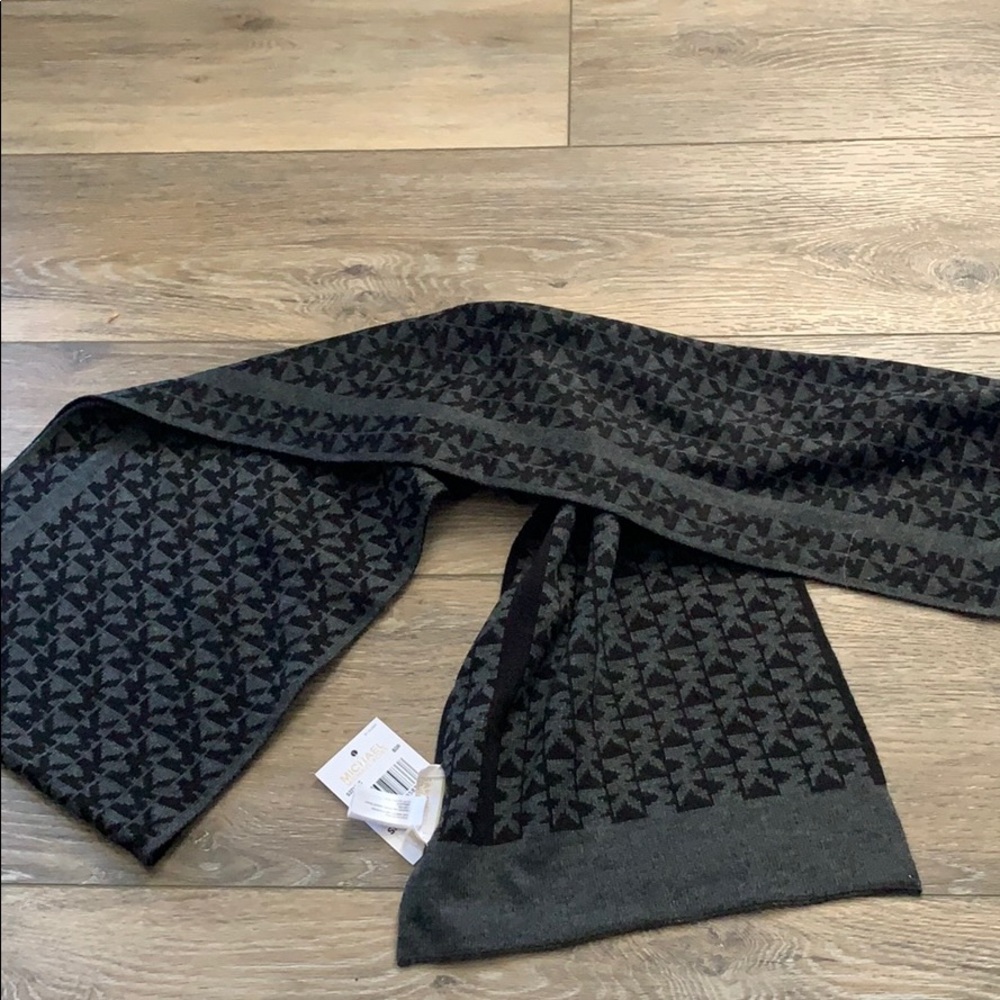 MICHAEL Michael Kors Black and Gray throw/scarf